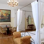 Otel Orphee - Grosses Haus
