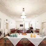 Orphee - Grosses Haus Otel
