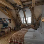 Orphee - Grosses Haus Otel