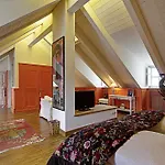Orphee - Grosses Haus