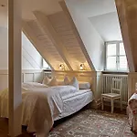 Orphee - Grosses Haus Otel