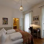 Orphee - Grosses Haus 3*