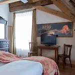 Orphee - Grosses Haus 3*