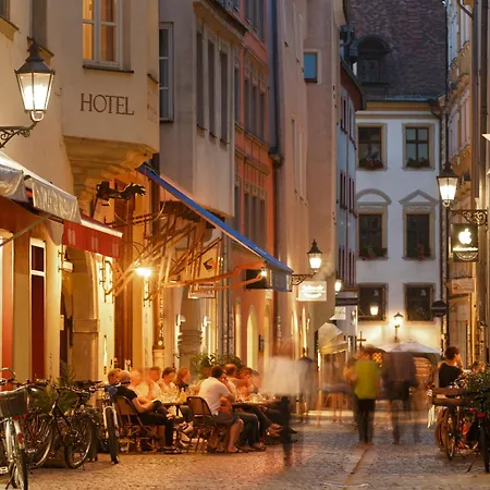 Orphee - Grosses Haus 3* Řezno