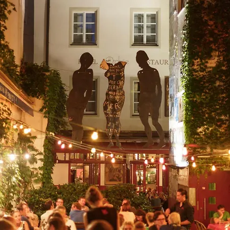 Orphee - Grosses Haus 3*