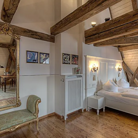 Orphee - Grosses Haus מלון