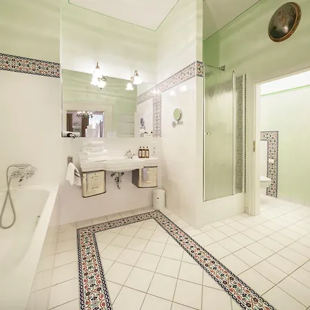 Hotel Orphee - Grosses Haus 3*
