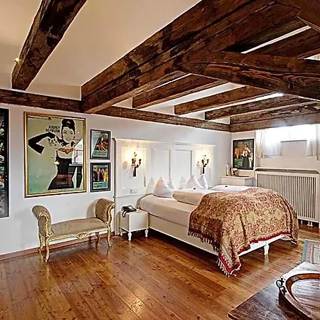 Orphee - Grosses Haus