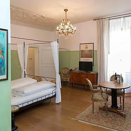Orphee - Grosses Haus