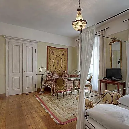 Orphée - Großes Haus 3*