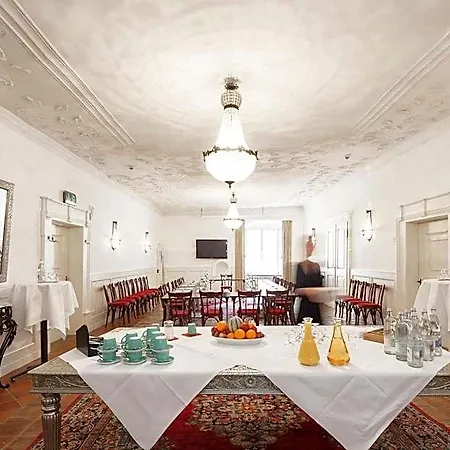 Orphee - Grosses Haus 3*