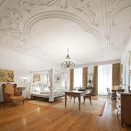 Orphee - Grosses Haus 3*