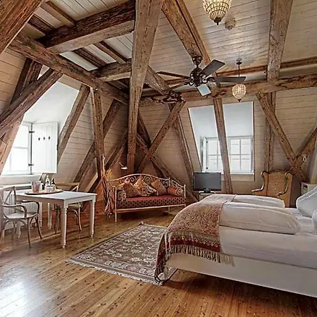 Orphee - Grosses Haus 3*