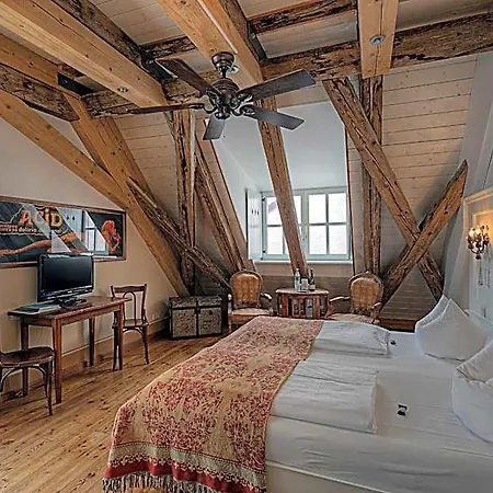Orphee - Grosses Haus