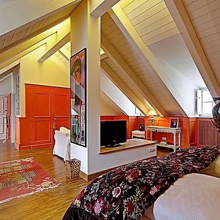 Orphee - Grosses Haus 3*