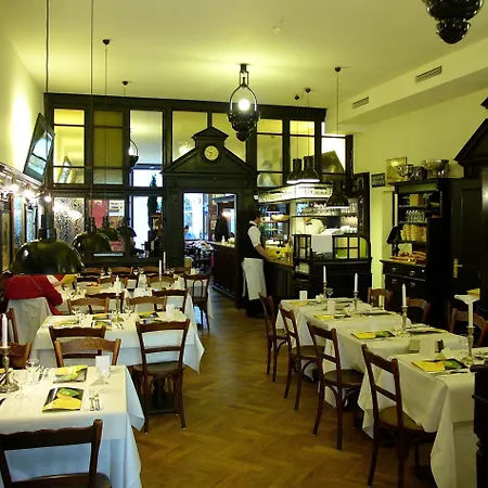 Orphee - Grosses Haus Otel