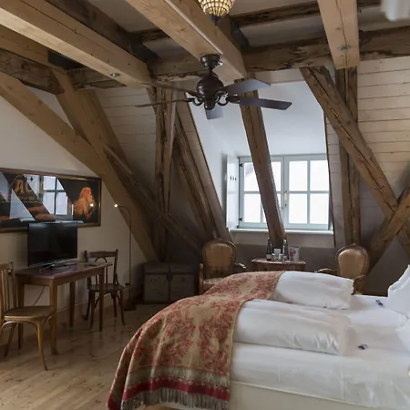 Orphee - Grosses Haus Otel