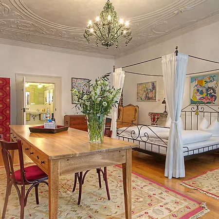 Orphee - Grosses Haus 3*