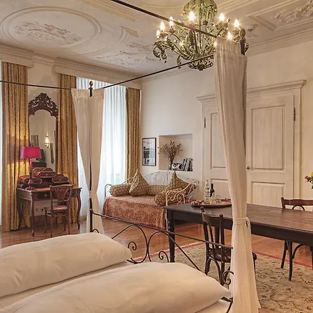 Orphee - Grosses Haus Otel 3*