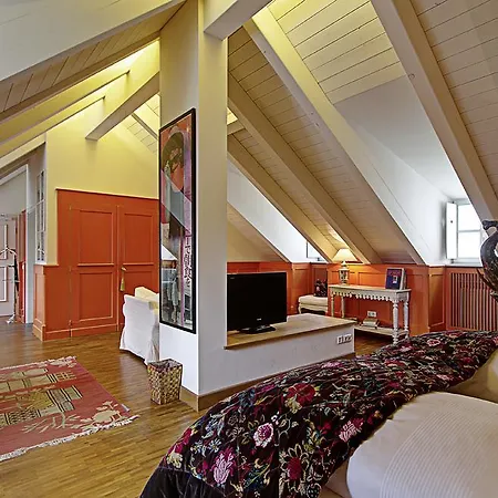 Orphee - Grosses Haus