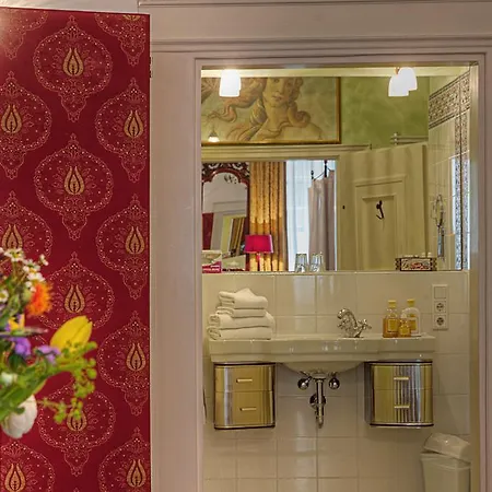 Orphee - Grosses Haus