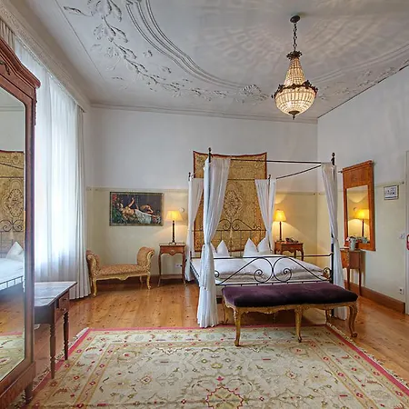 Orphee - Grosses Haus