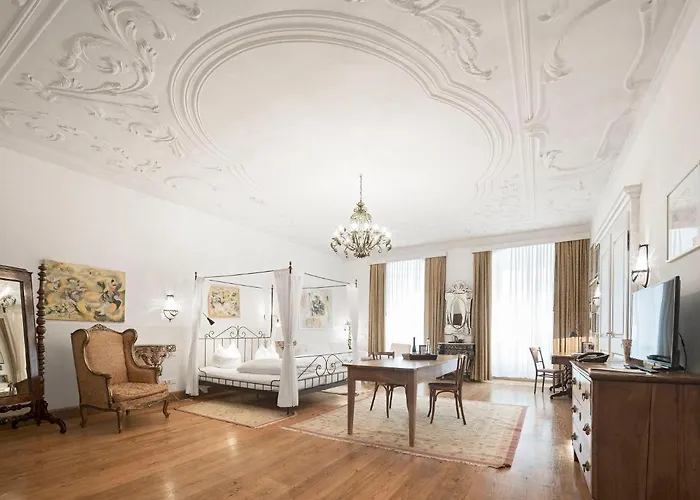 Orphee - Grosses Haus