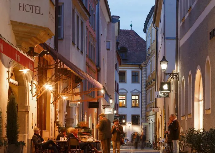 Orphee - Grosses Haus מלון