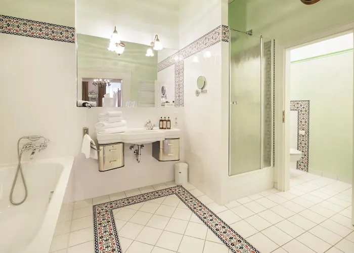 מלון Orphee - Grosses Haus 3*