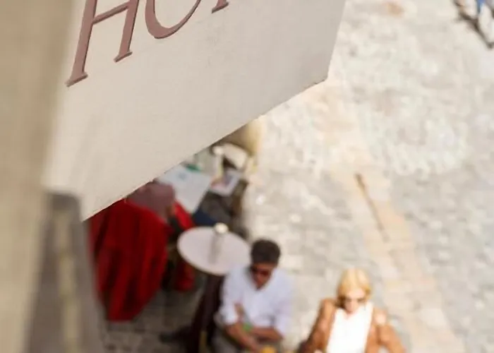 Orphee - Grosses Haus מלון