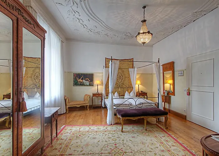 Orphee - Grosses Haus