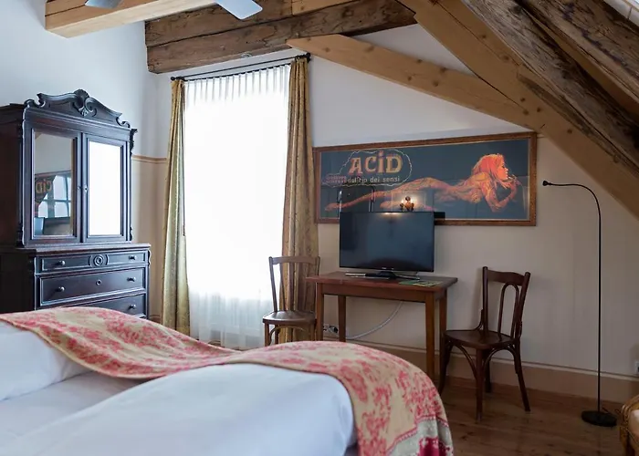 Orphee - Grosses Haus 3*