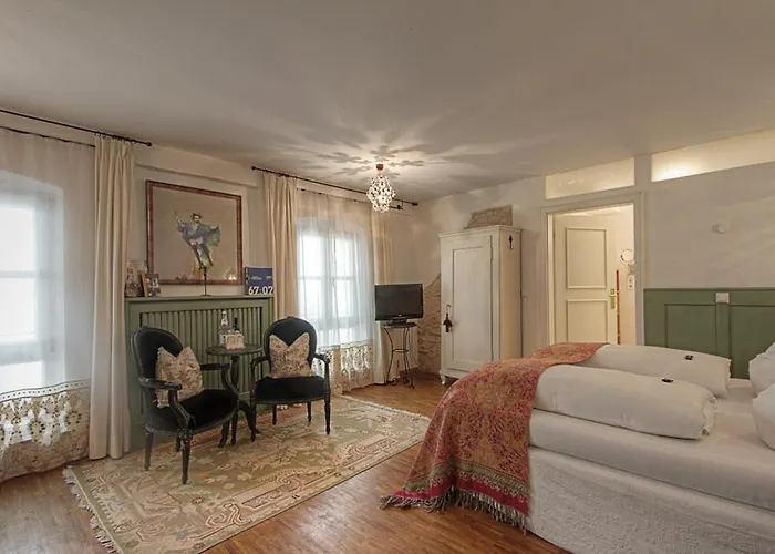 Orphee - Grosses Haus מלון