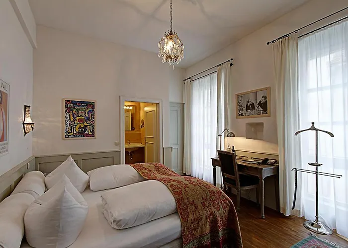 Orphee - Grosses Haus 3*